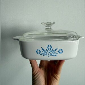 Vintage Corning Ware casserole dish
with lid